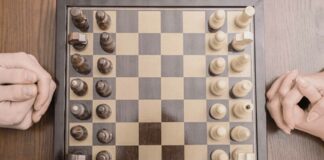 How to Play Chess - Become a Chess Grandmaster